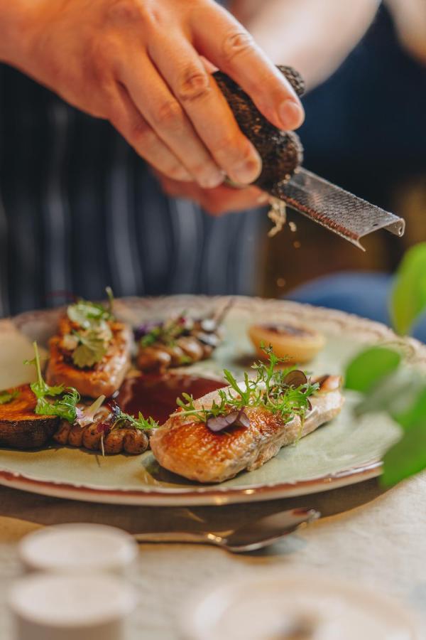 Hotel Altus Palace - Destigo Hotels Wroclaw Exterior photo A chef seasoning a dish