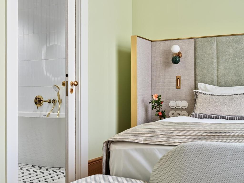 Hotel Altus Palace - Destigo Hotels Wroclaw Exterior photo A bedroom at the Hotel